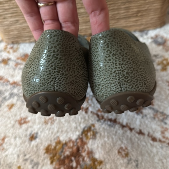 Vionic Women's Sage Green Elora Loafers - Picture 6 of 6